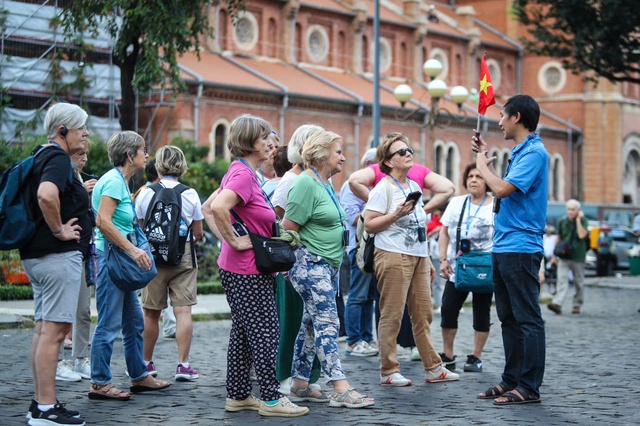 Du lịch TP.HCM thu 233.000 tỉ đồng trong 11 tháng - Ảnh 3.