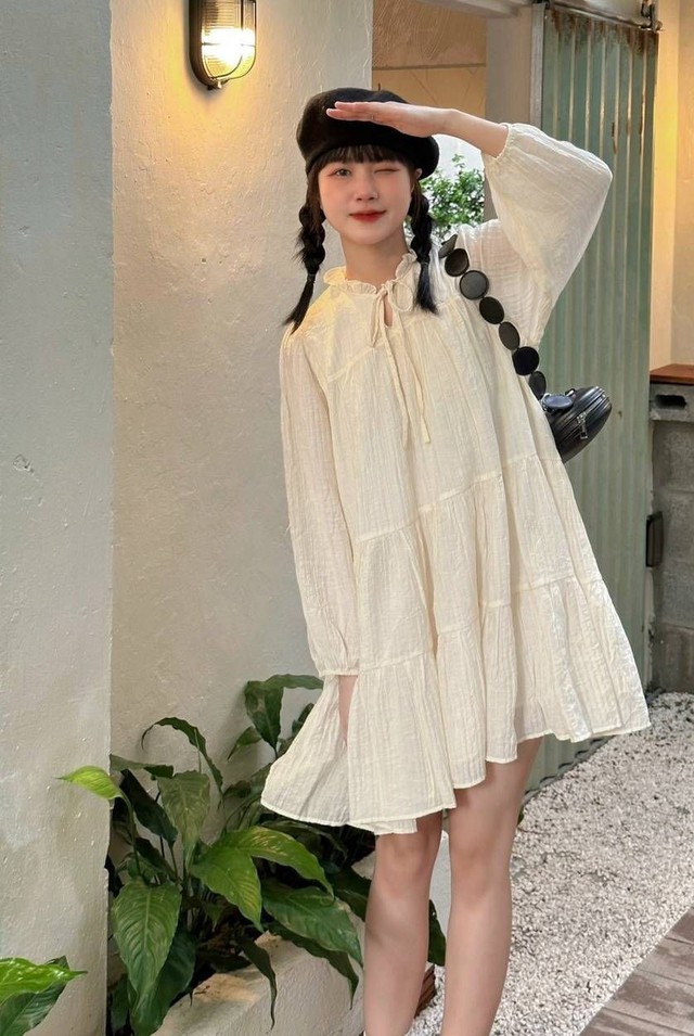 Váy babydoll phối cùng túi xách tôn lên nét đẹp dịu dàng - Ảnh 6.