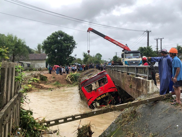 Tổng lực ứng phó ngập lụt lịch sử - Ảnh 2.