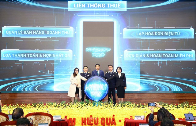 BIDV cùng ngành Thuế đồng hành hỗ trợ hộ kinh doanh chuyển đổi, bứt phá
- Ảnh 3. BIDV cùng ngành Thuế đồng hành hỗ trợ hộ kinh doanh chuyển đổi, bứt phá
- Ảnh 3.