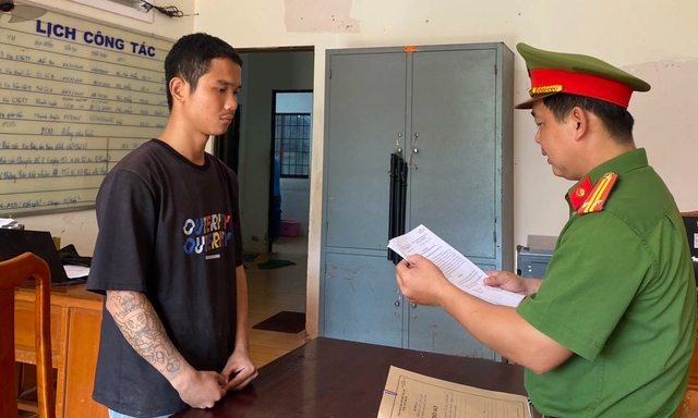 Khởi tố người đ&agrave;n &ocirc;ng dụ dỗ giao cấu với b&eacute; g&aacute;i 14 tuổi quen qua Facebook - Ảnh 1.