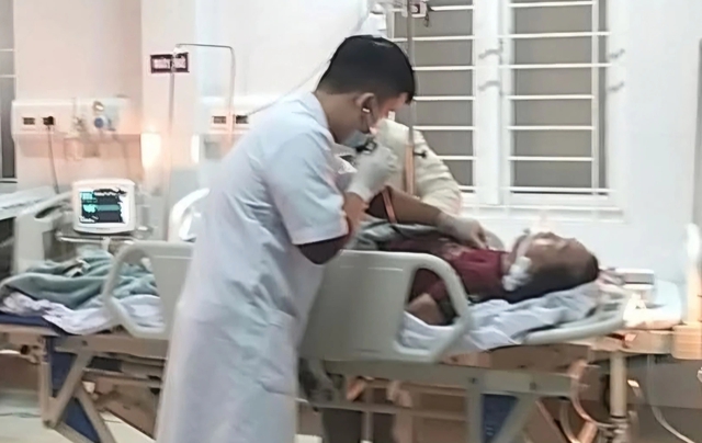 2 chị em ở Quảng Trị nguy kịch v&igrave; ngộ độc kh&iacute; CO do đốt than- Ảnh 1.