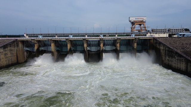 Thủy điện Trị An liên tục điều tiết nước lũ: Tăng, giảm rồi lại tăng- Ảnh 1. Thủy điện Trị An liên tục điều tiết nước lũ: Tăng, giảm rồi lại tăng- Ảnh 1.