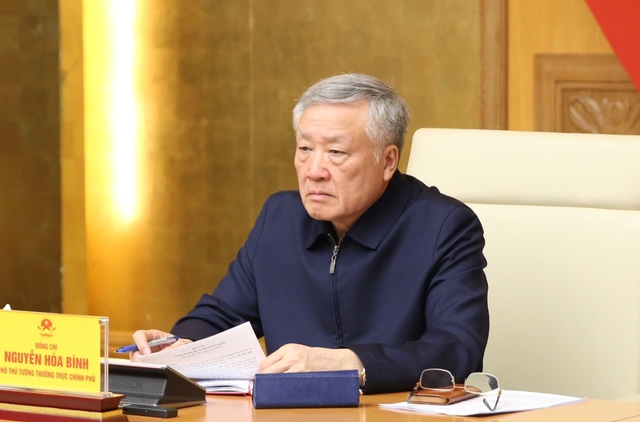 Trực thăng Bộ Quốc phòng thả hàng cứu trợ đến vùng lũ cô lập tại miền trung - Ảnh 2. Trực thăng Bộ Quốc phòng thả hàng cứu trợ đến vùng lũ cô lập tại miền trung - Ảnh 2.