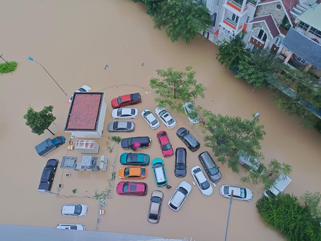 Khánh Hòa: Hàng trăm tin nhắn cầu cứu trong đêm khi lũ lên nhanh lịch sử - Ảnh 3.