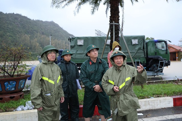 Quy Nhơn ngập lụt: Người nghèo sẽ được hỗ trợ tiền thế nào?- Ảnh 2. Quy Nhơn ngập lụt: Người nghèo sẽ được hỗ trợ tiền thế nào?- Ảnh 2.