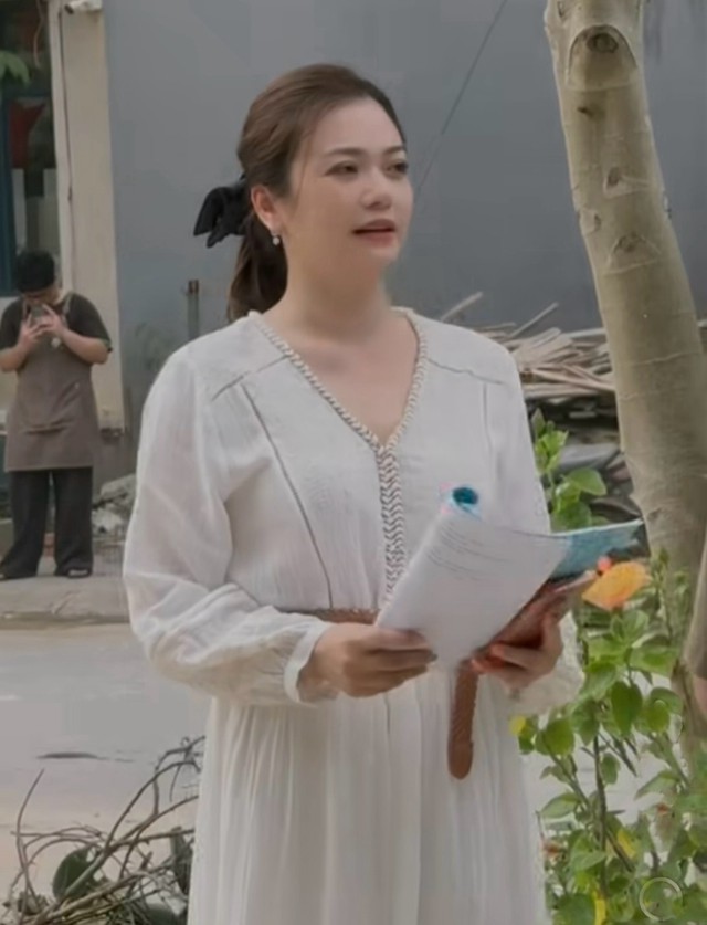 Kiều Anh trở lại với vai mẹ 3 con trong phim mới đầy cảm xúc - Ảnh 3. Kiều Anh trở lại với vai mẹ 3 con trong phim mới đầy cảm xúc - Ảnh 3.