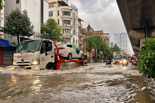 Cấp thiết giải quyết ngập lụt: Khi nào Hà Nội thoát cảnh 'sống chung với ngập'? - Ảnh 2.