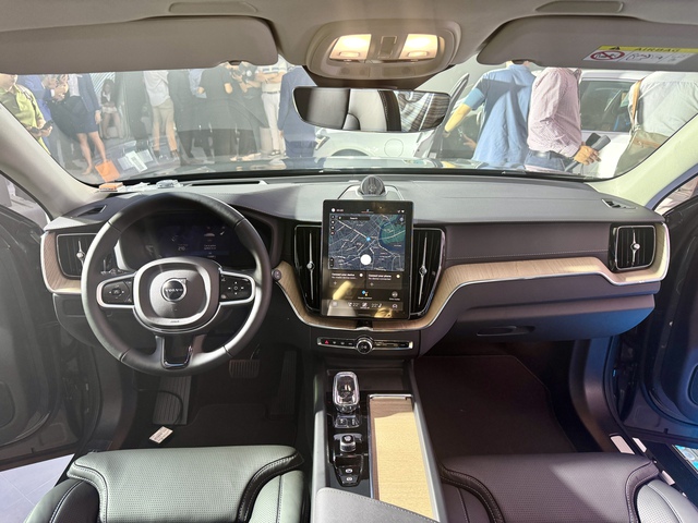 Bộ đôi Volvo XC60 và S90 mới giá từ 2,3 tỉ đồng tại Việt Nam - Ảnh 2.
