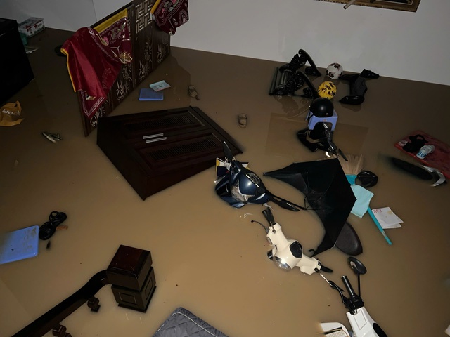 Khánh Hòa: Hàng trăm tin nhắn cầu cứu trong đêm khi lũ lên nhanh lịch sử - Ảnh 2.