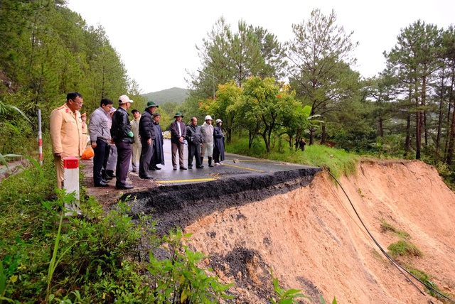 C&ocirc;ng bố t&igrave;nh huống khẩn cấp về thi&ecirc;n tai sạt lở đ&egrave;o Mimosa - Ảnh 3.