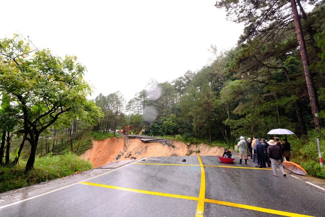C&ocirc;ng bố t&igrave;nh huống khẩn cấp về thi&ecirc;n tai sạt lở đ&egrave;o Mimosa - Ảnh 5.