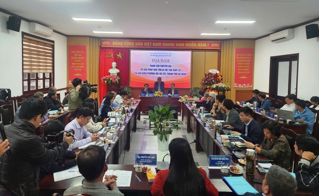 T&agrave;u cổ ph&aacute;t lộ ở bờ biển Hội An: Nguy cơ hủy hoại nếu chậm can thiệp - Ảnh 1.