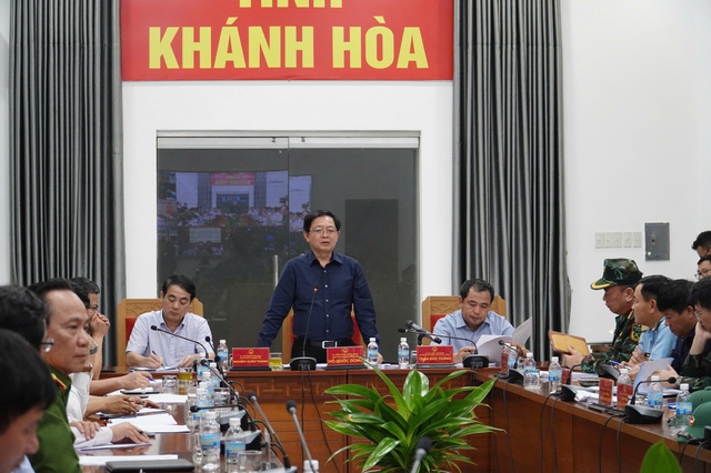 Bằng mọi gi&aacute; phải tiếp cận cứu d&acirc;n rốn ngập lụt Kh&aacute;nh H&ograve;a trong đ&ecirc;m- Ảnh 1.