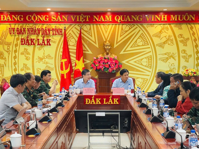 El Primer Ministro ordenó con urgencia durante la noche: Centrarse en rescatar personas y minimizar los daños causados ​​por las inundaciones - Foto 3.