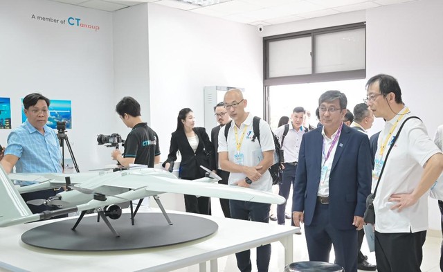 M&oacute;n qu&agrave; 20.11 của CT Group: Lab UAV dẫn dắt robot n&ocirc;ng nghiệp tặng ĐH Cần Thơ- Ảnh 1.