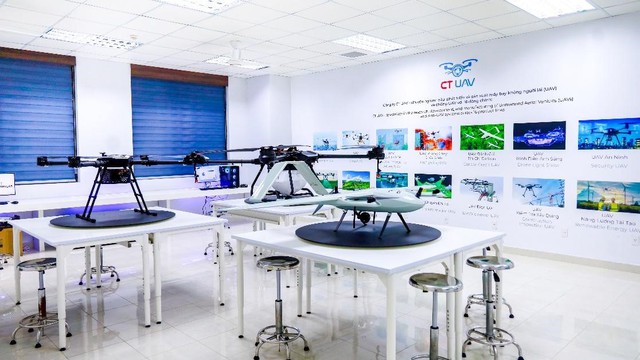 M&oacute;n qu&agrave; 20.11 của CT Group: Lab UAV dẫn dắt robot n&ocirc;ng nghiệp tặng ĐH Cần Thơ- Ảnh 2.