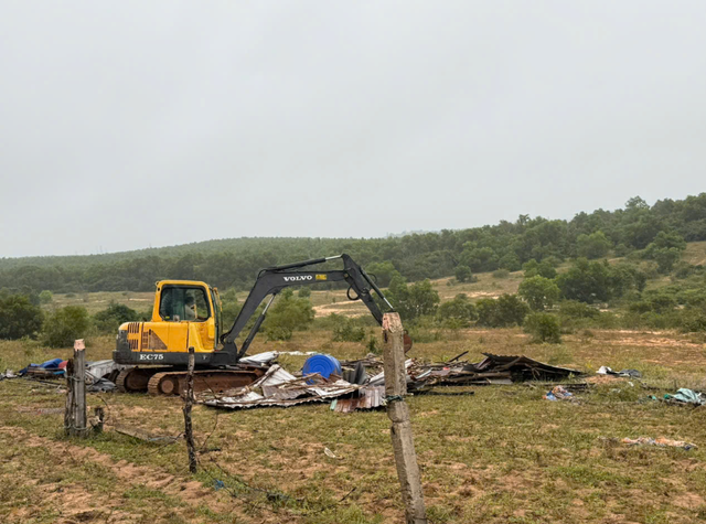 Cưỡng chế đất lấn chiếm tại Mũi Né: xử lý dứt điểm tồn đọng nhiều năm qua - Ảnh 2.