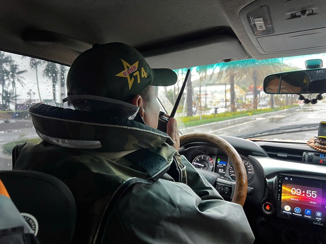 Đội ca nô 74 Quảng Trị xuyên đêm ứng cứu vùng ngập lụt Tuy Hòa- Ảnh 4. Đội ca nô 74 Quảng Trị xuyên đêm ứng cứu vùng ngập lụt Tuy Hòa- Ảnh 4.