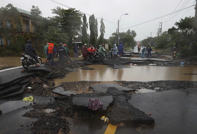 - Ảnh 10. - Ảnh 10.