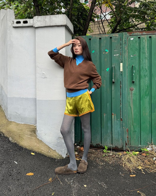 Cảm hứng thời trang mới gọi tên những kiểu quần tất cá tính - Ảnh 1.