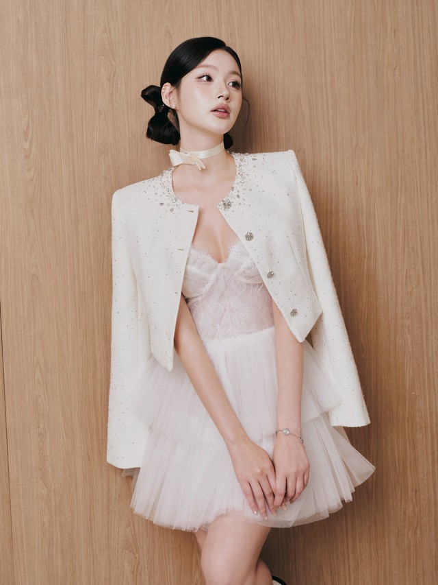 Muôn vàn sắc trắng cùng nàng kể câu chuyện thời trang - Ảnh 5.