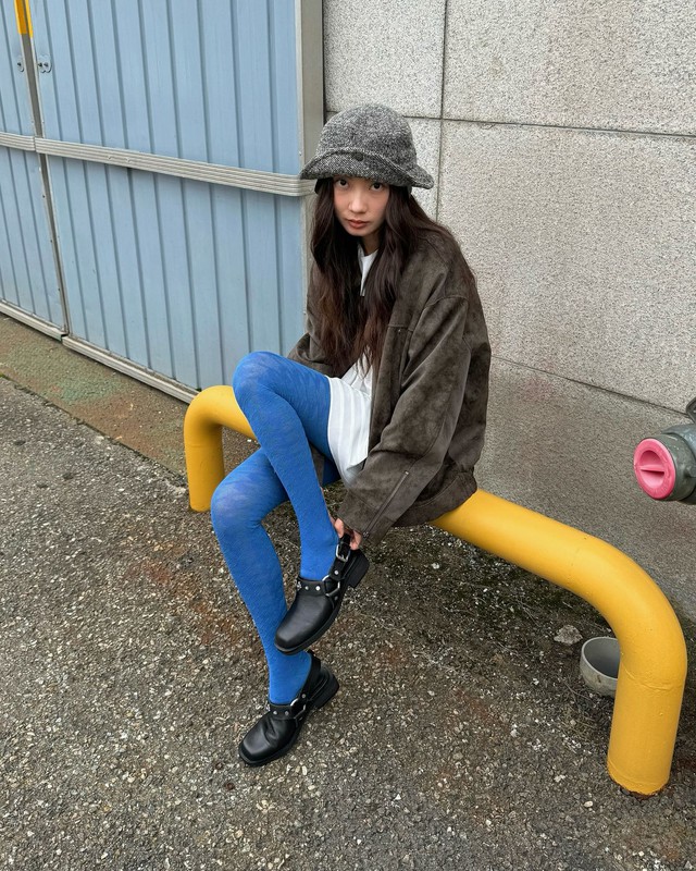 Cảm hứng thời trang mới gọi tên những kiểu quần tất cá tính - Ảnh 6.