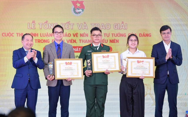 Mỗi thanh niên cần tự trang bị 'sức đề kháng số'- Ảnh 1. Mỗi thanh niên cần tự trang bị 'sức đề kháng số'- Ảnh 1.