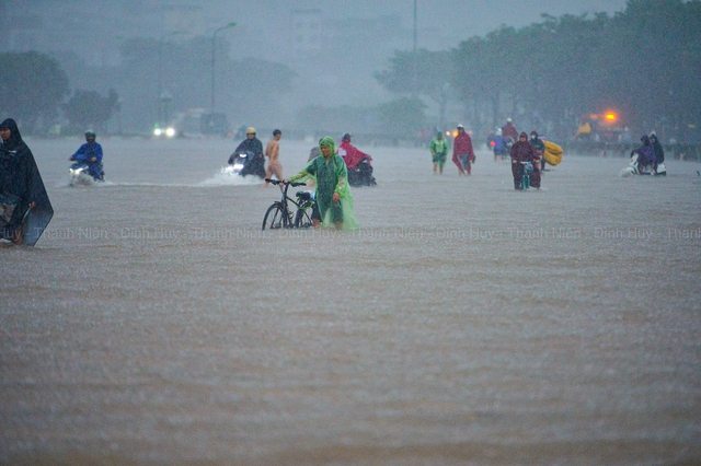 Vì sao mưa lũ năm 2025 khốc liệt, liên tục phá vỡ kỷ lục?- Ảnh 2. Vì sao mưa lũ năm 2025 khốc liệt, liên tục phá vỡ kỷ lục?- Ảnh 2.