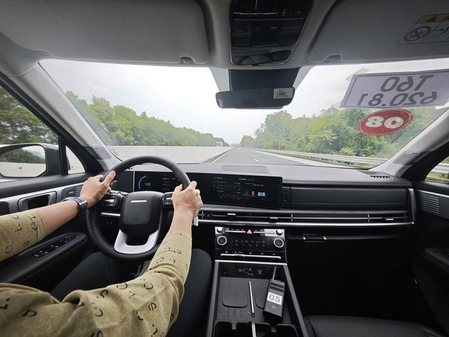 Hyundai Santa Fe Hybrid xuất hiện tại Việt Nam, khi n&agrave;o mở b&aacute;n?- Ảnh 2.