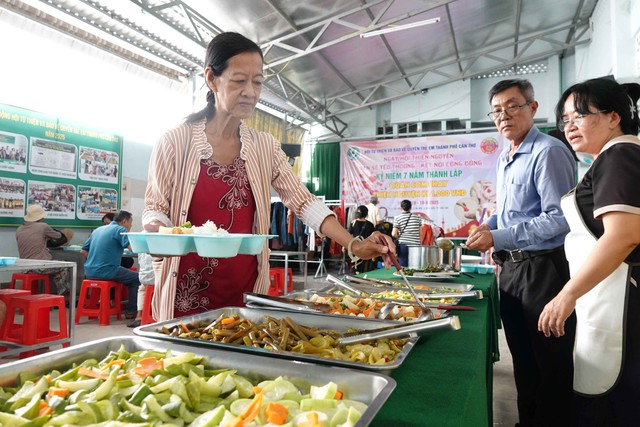 Điểm tựa y&ecirc;u thương của người ngh&egrave;o- Ảnh 1.