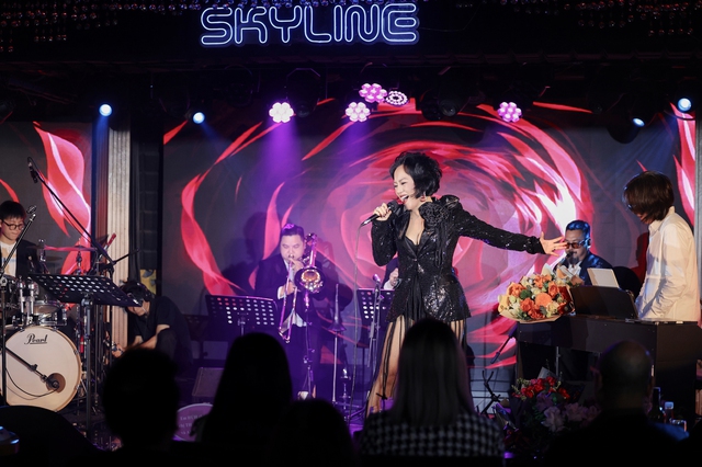 &ldquo;Jazz V&agrave;ng&rdquo; của Th&aacute;i Th&ugrave;y Linh g&acirc;y sốc - Ảnh 1.