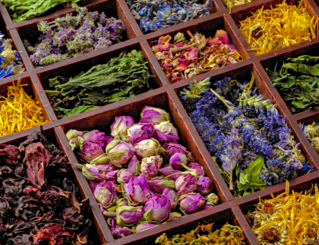 Top 5 thảo dược giải cứu làn da hồng ban do mụn viêm dễ tìm - Ảnh 1.