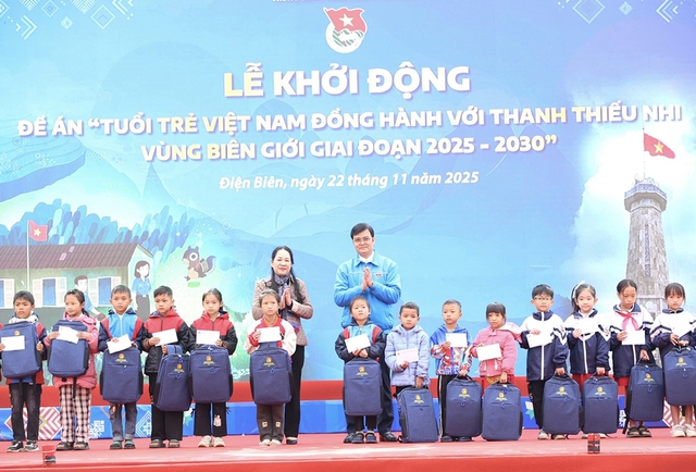 Khởi động hành trình ý nghĩa ở tuyến đầu Tổ quốc- Ảnh 2. Khởi động hành trình ý nghĩa ở tuyến đầu Tổ quốc- Ảnh 2.