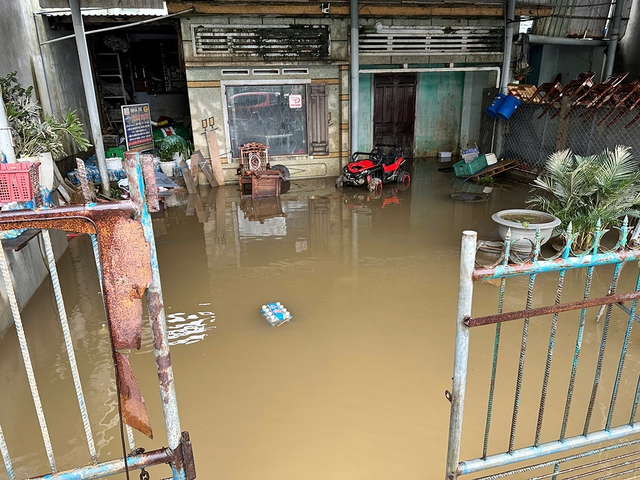 Những ng&ocirc;i l&agrave;ng trơ trụi sau lũ - Ảnh 3.