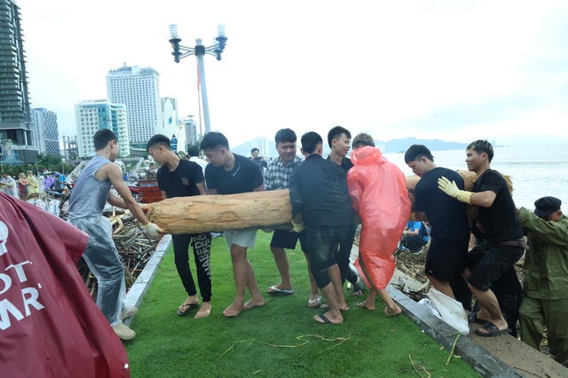 Nha Trang khẩn trương làm sạch bờ biển, chuẩn bị đón du khách trở lại- Ảnh 3.