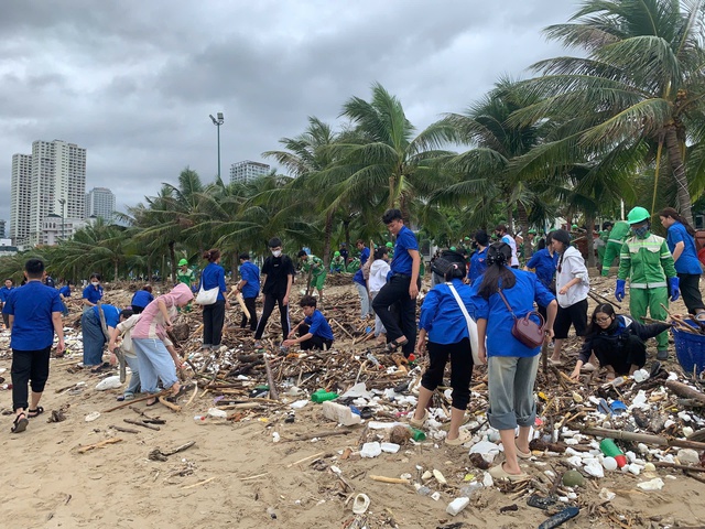 Nha Trang khẩn trương làm sạch bờ biển, chuẩn bị đón du khách trở lại- Ảnh 4.