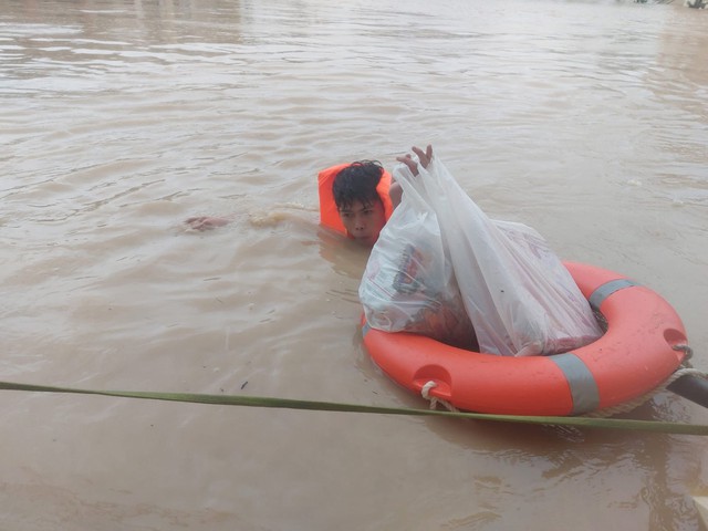 Trường học TP.HCM chia sẻ lời k&ecirc;u gọi của Ủy ban MTTQ Việt Nam, cứu trợ miền Trung- Ảnh 1.