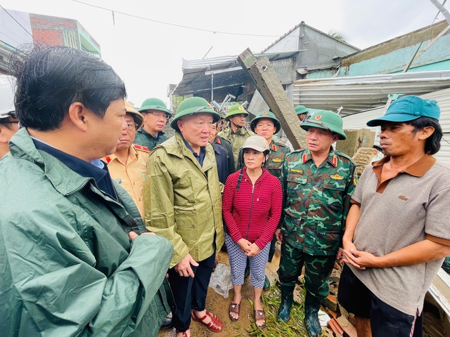 Ph&oacute; thủ tướng Nguyễn H&ograve;a B&igrave;nh chỉ đạo khắc phục hậu quả mưa lũ tại Đắk Lắk- Ảnh 4.