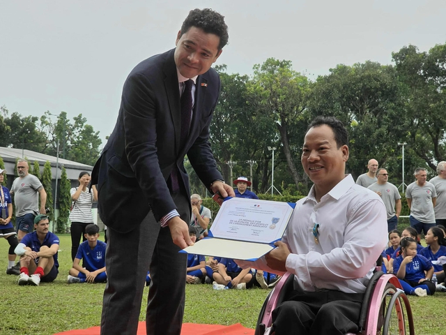 ฝรั่งเศสมอบเหรียญทองให้กับความพยายามของนักกีฬา เลอ วัน กง - ภาพที่ 4