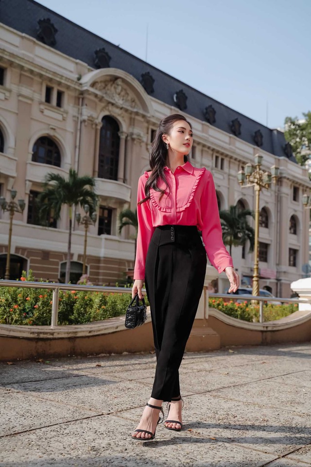 Áo sơ mi phối quần baggy, vẻ đẹp chuẩn công sở cho các quý cô- Ảnh 8. Áo sơ mi phối quần baggy, vẻ đẹp chuẩn công sở cho các quý cô- Ảnh 8.