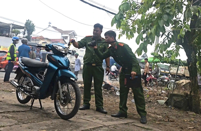 &Ocirc;ng b&agrave; ngoại đi đ&oacute;n ch&aacute;u gặp tai nạn: &Ocirc;ng tử vong, ch&aacute;u bị thương - Ảnh 2.