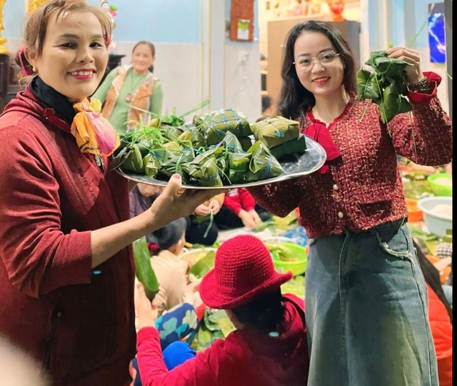 Vượt h&agrave;ng trăm c&acirc;y số, mang y&ecirc;u thương đến với b&agrave; con v&ugrave;ng lũ - Ảnh 4.