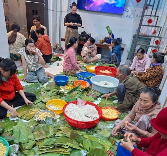 Vượt h&agrave;ng trăm c&acirc;y số, mang y&ecirc;u thương đến với b&agrave; con v&ugrave;ng lũ - Ảnh 5.