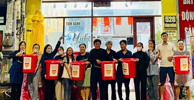 Vượt h&agrave;ng trăm c&acirc;y số, mang y&ecirc;u thương đến với b&agrave; con v&ugrave;ng lũ - Ảnh 3.