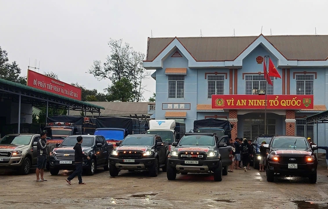 Công an Khánh Hòa, Đắk Lắk, Gia Lai: Xuyên ngày đêm cứu dân và cứu trợ- Ảnh 12. Công an Khánh Hòa, Đắk Lắk, Gia Lai: Xuyên ngày đêm cứu dân và cứu trợ- Ảnh 12.