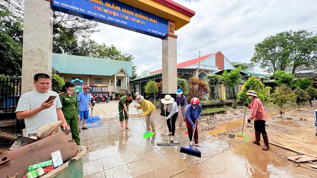 'Nước lũ l&ecirc;n nhanh, kh&ocirc;ng c&oacute; qu&acirc;n đội, c&ocirc;ng an hỗ trợ x&atilde; sẽ vỡ trận'- Ảnh 8.