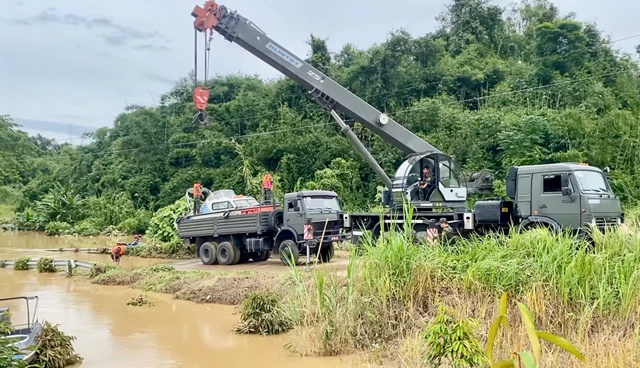 'Nước lũ l&ecirc;n nhanh, kh&ocirc;ng c&oacute; qu&acirc;n đội, c&ocirc;ng an hỗ trợ x&atilde; sẽ vỡ trận'- Ảnh 1.