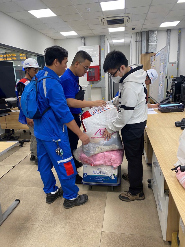 Tuổi trẻ Metro chung tay sẻ chia khó khăn với đồng bào vùng lũ lụt miền Trung - Ảnh 2.