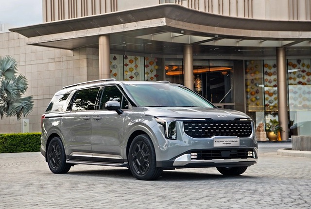 MPV gia đ&igrave;nh cỡ lớn b&aacute;n chạy nhất Việt Nam giảm gi&aacute; gần 100 triệu  - Ảnh 1.